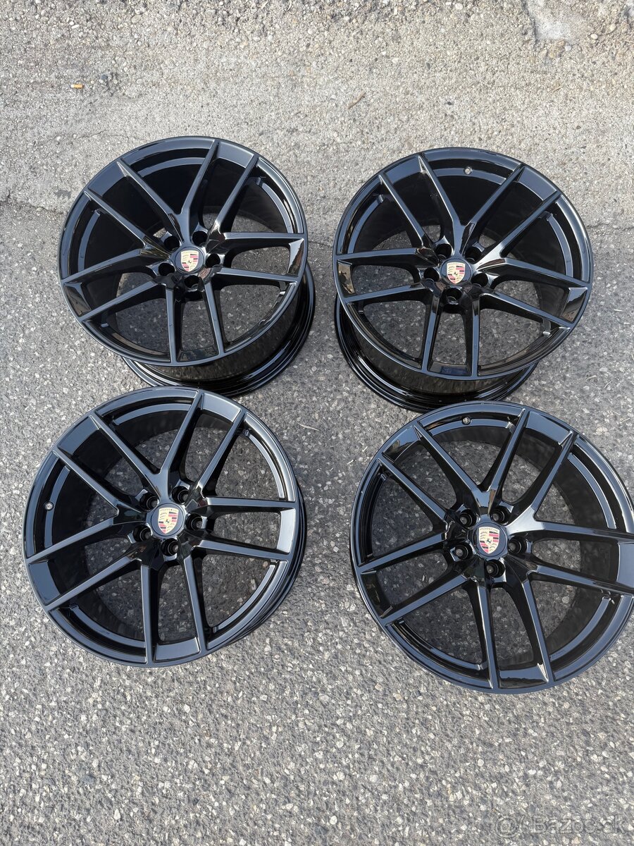 Original Porsche Macan 20”