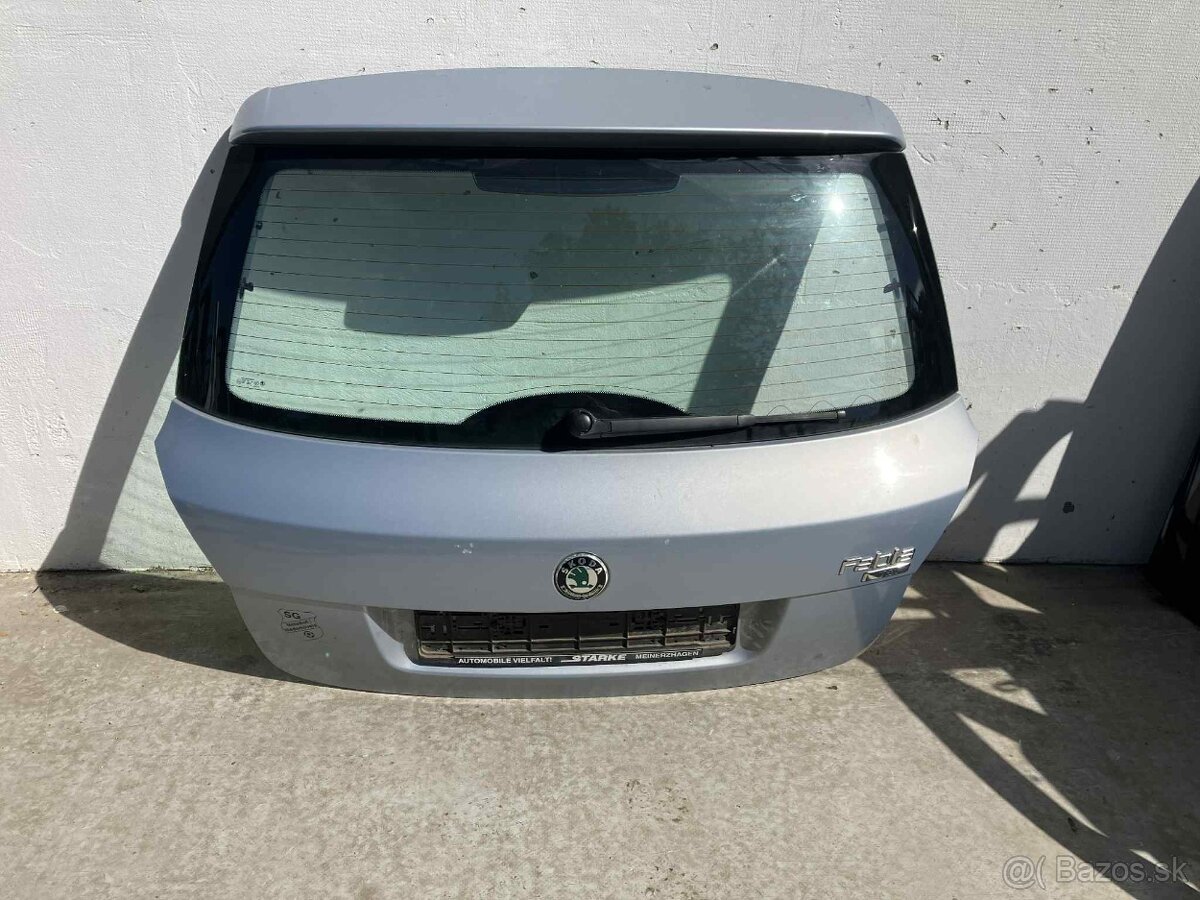 ŠKODA FABIA 2 II HATCHBACK 2007- ZADNÉ KUFROVÉ DVERE