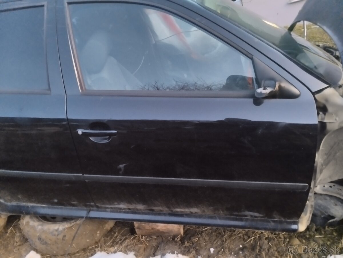 Predne prave dvere Čierne Octavia 1