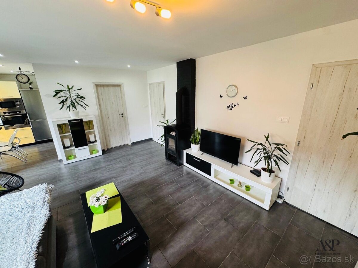 NA PREDAJ 3 IZB. RODINNÝ DOM, POZEMOK 482 M2, ČÁČOV okr. SEN