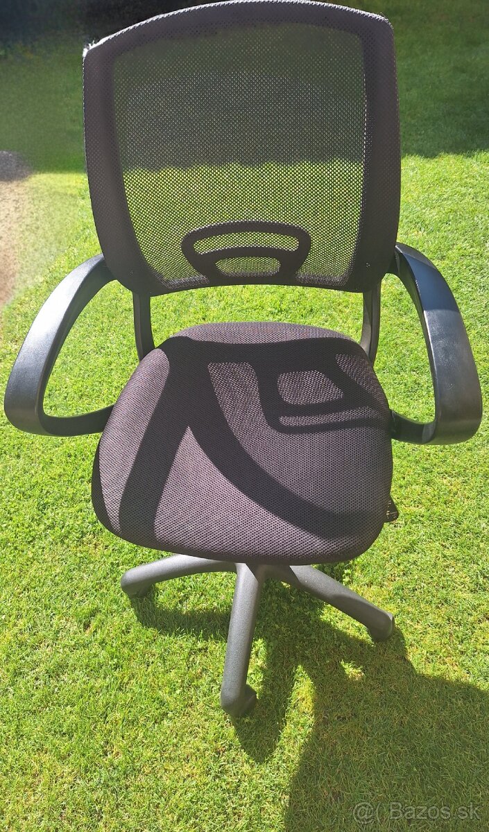 Ergonomická kancelárska stolička