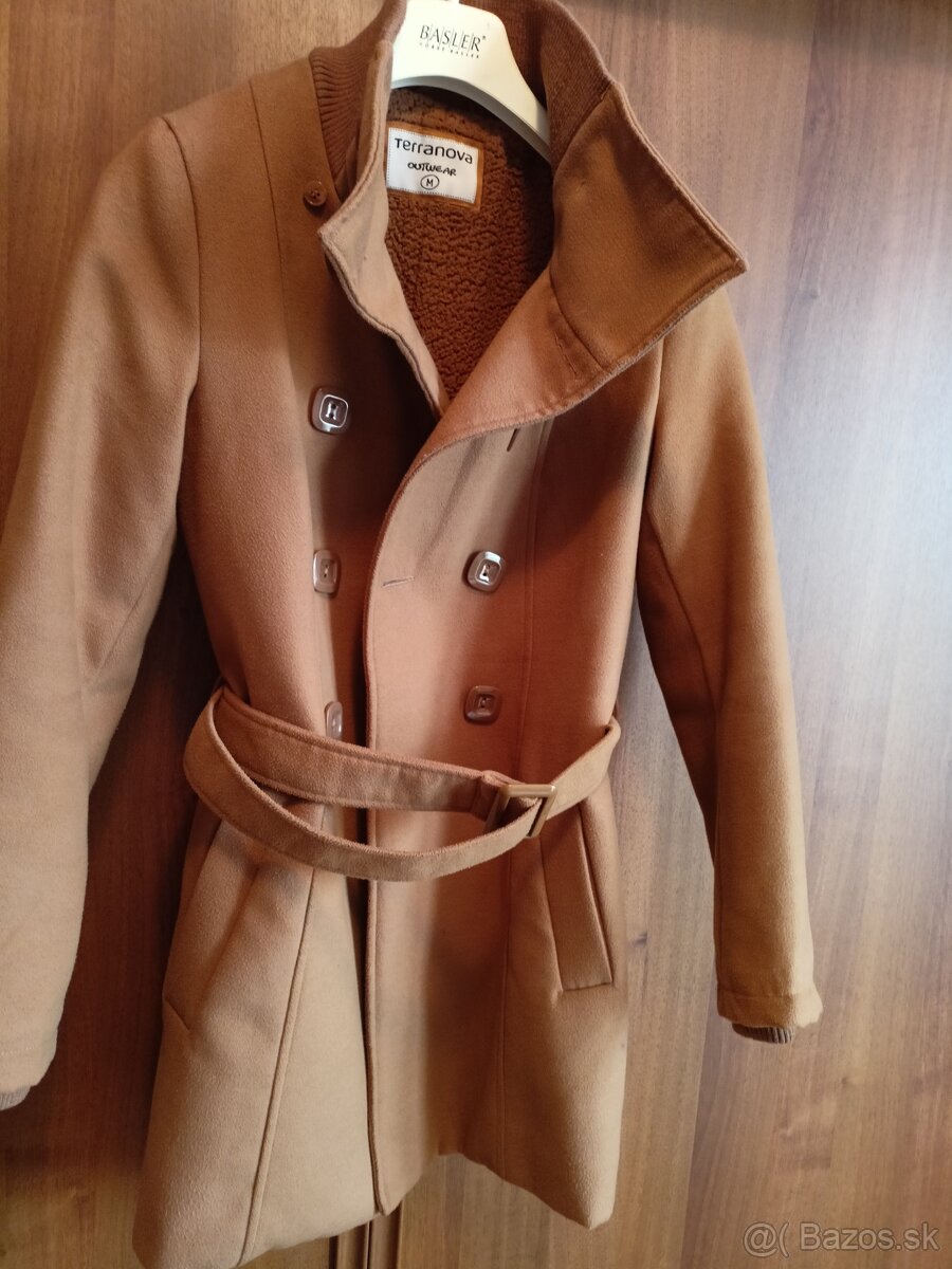 hnedý kabát M