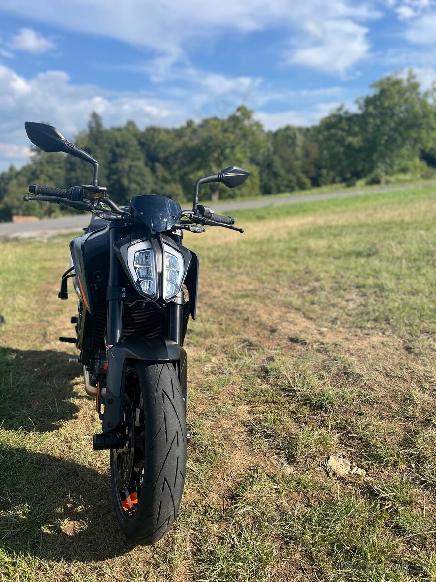 KTM duke 890