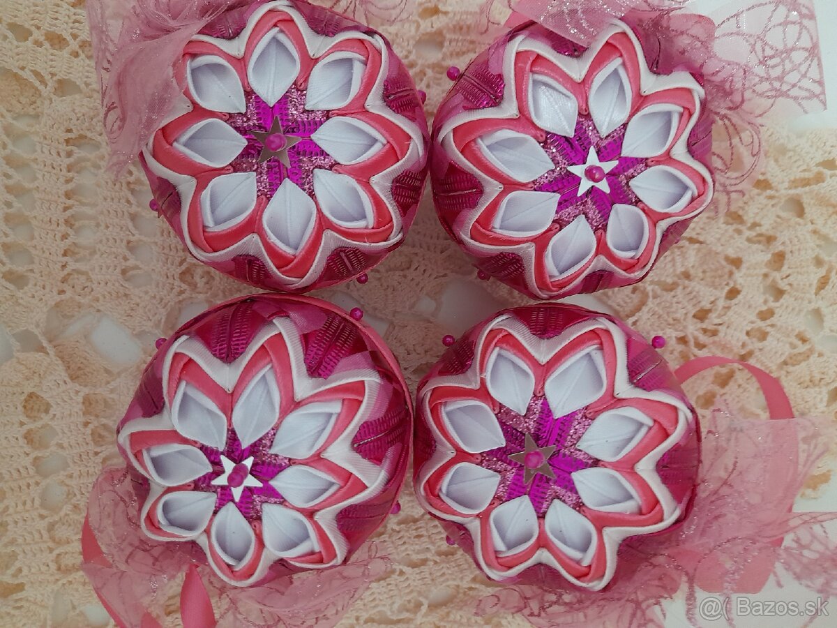 Predám nové vianočné zvončeky, gule, srdiečka, vence.