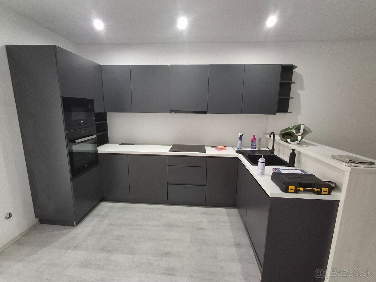 Na predaj moderná, kuchynská linka – vybavená