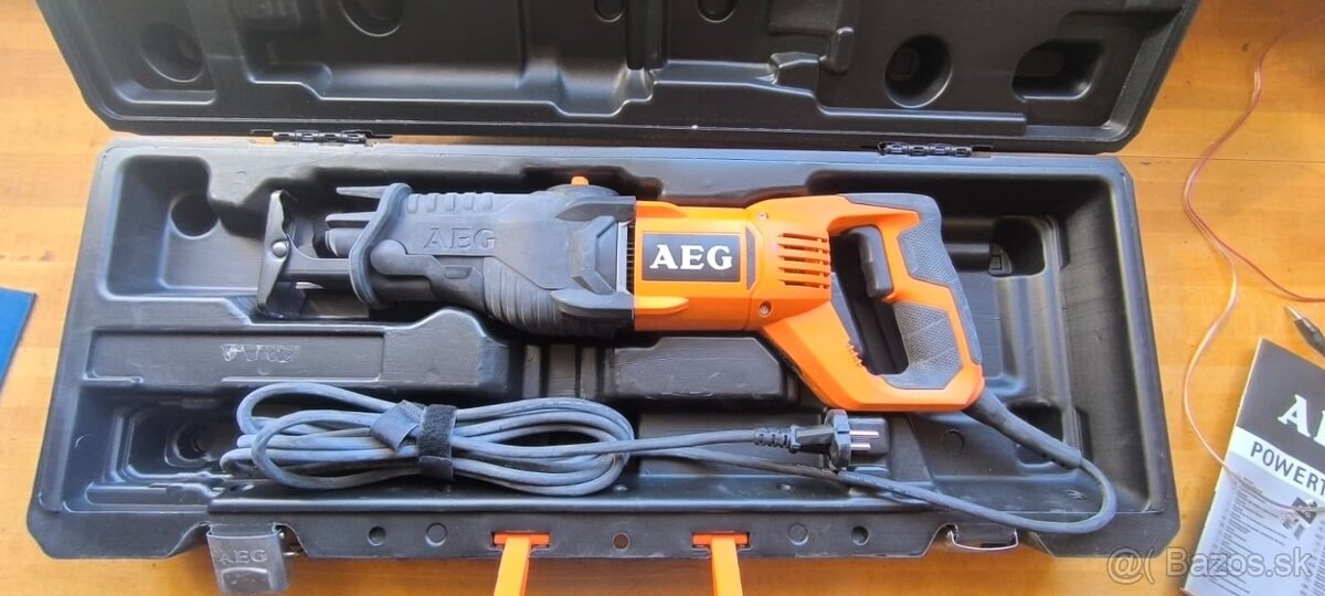 chvostová píla AEG US 900 XE
