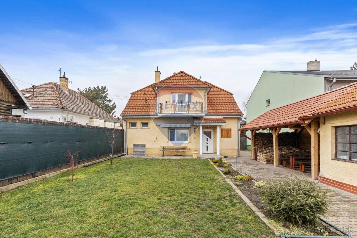 PREDAJ : REZERVOVANÉ - 4 izb. Rodinný dom 185 m2, kompletná