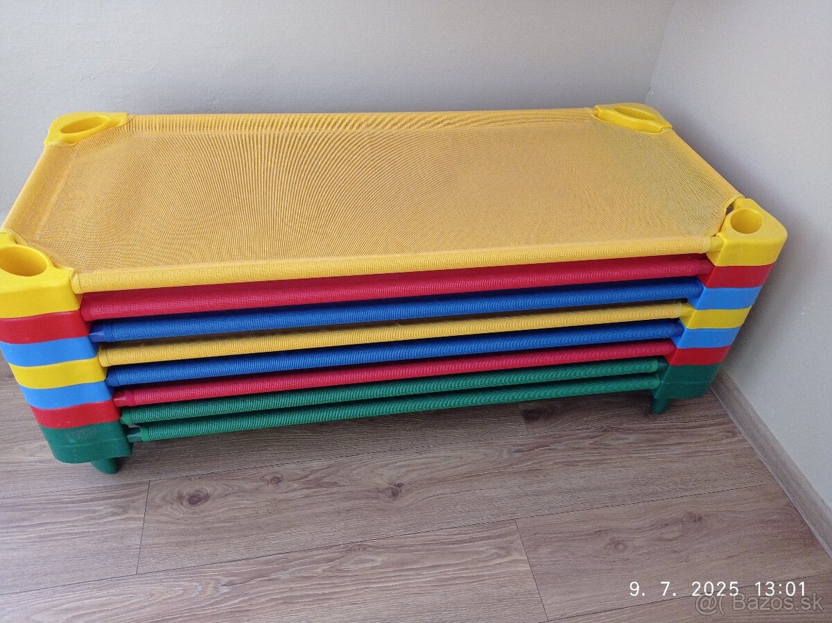 Ponúkame ležadlá 8 kusov postieľka
