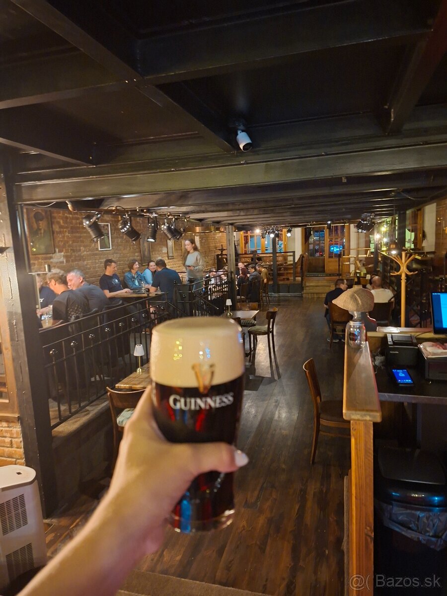 THE BLINDERS PUB HĽADÁ KUCHÁRA