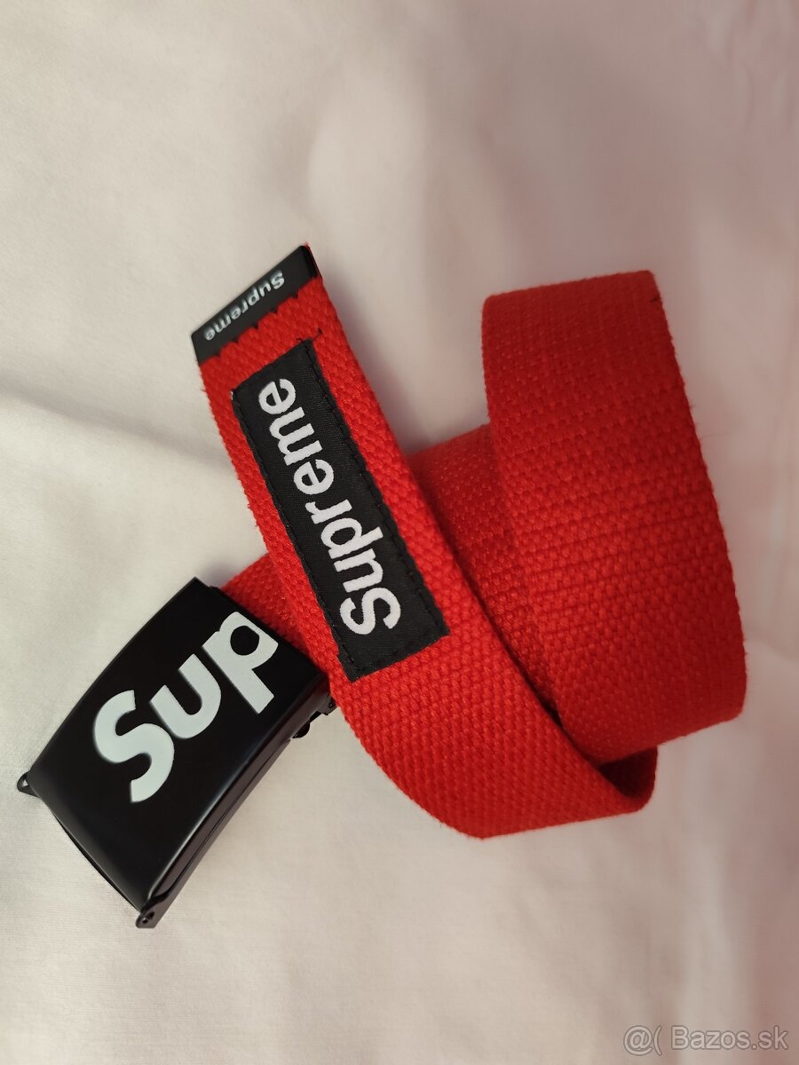 Supreme červený opasok