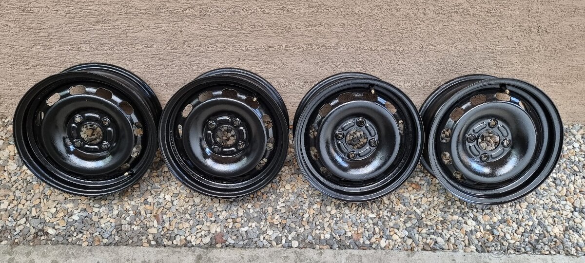 Predám 4xplechové disky z ford fiestu 4x108 r14,et37,5 J5,5