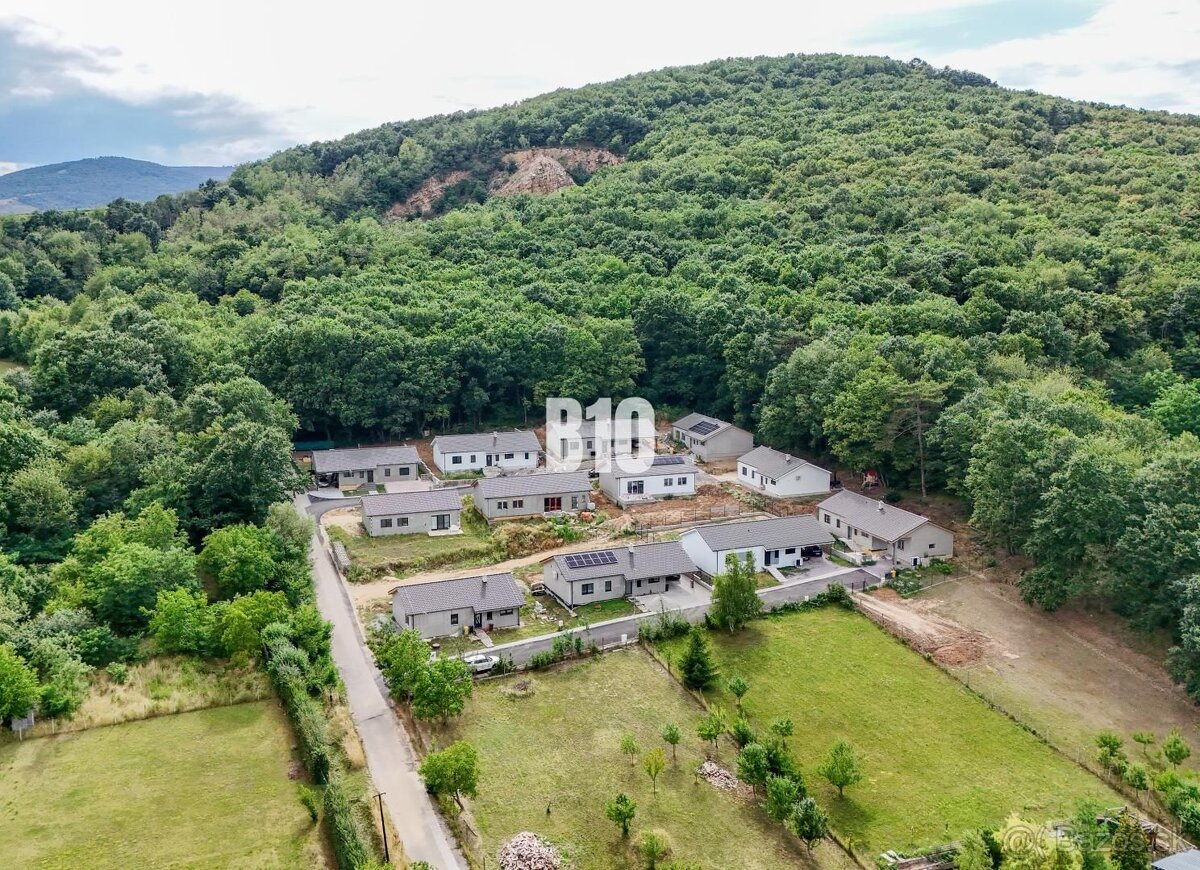 Posledný dom POD LESOM, fotovoltaika - Nitra, Jelenec