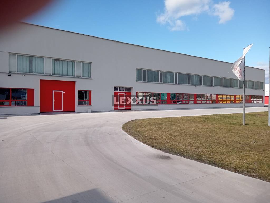 I kvalitné skladové priestory s administratívou, Báhoň.