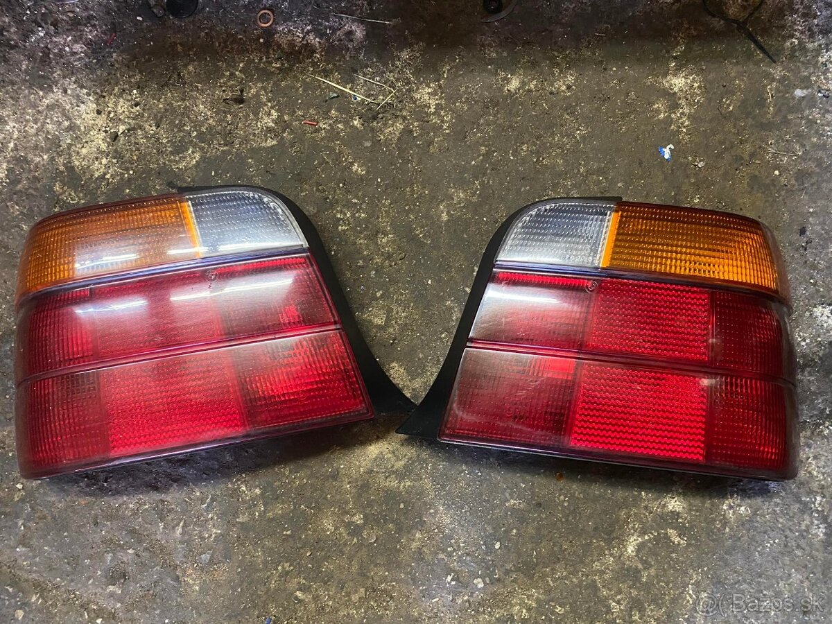 Predám zadné svetlá na BMW e36 COMPACT - oranžová smerovka