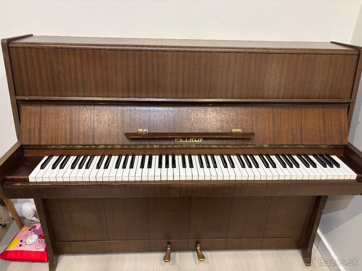 Klavir Petrof Piano