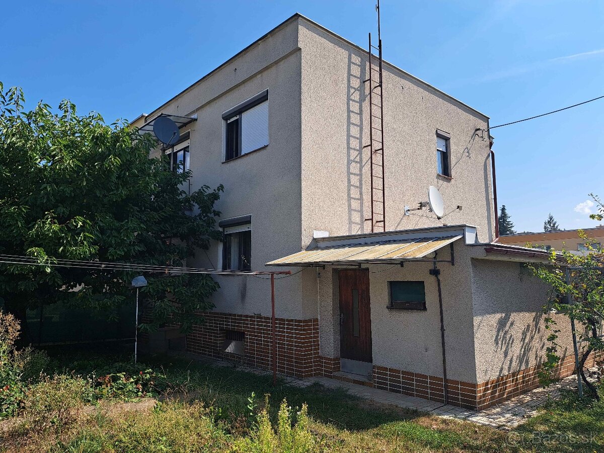 Rodinný dom s garážou, Martin - Stráne