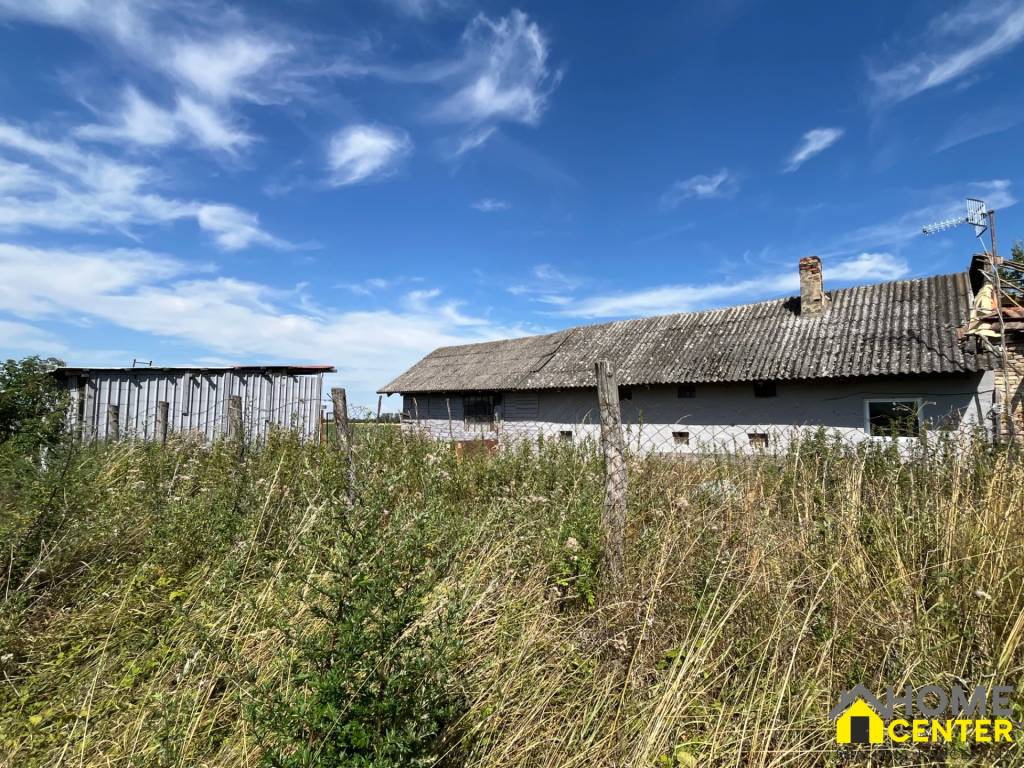 NA PREDAJ pozemku so starým domom pri Komárne