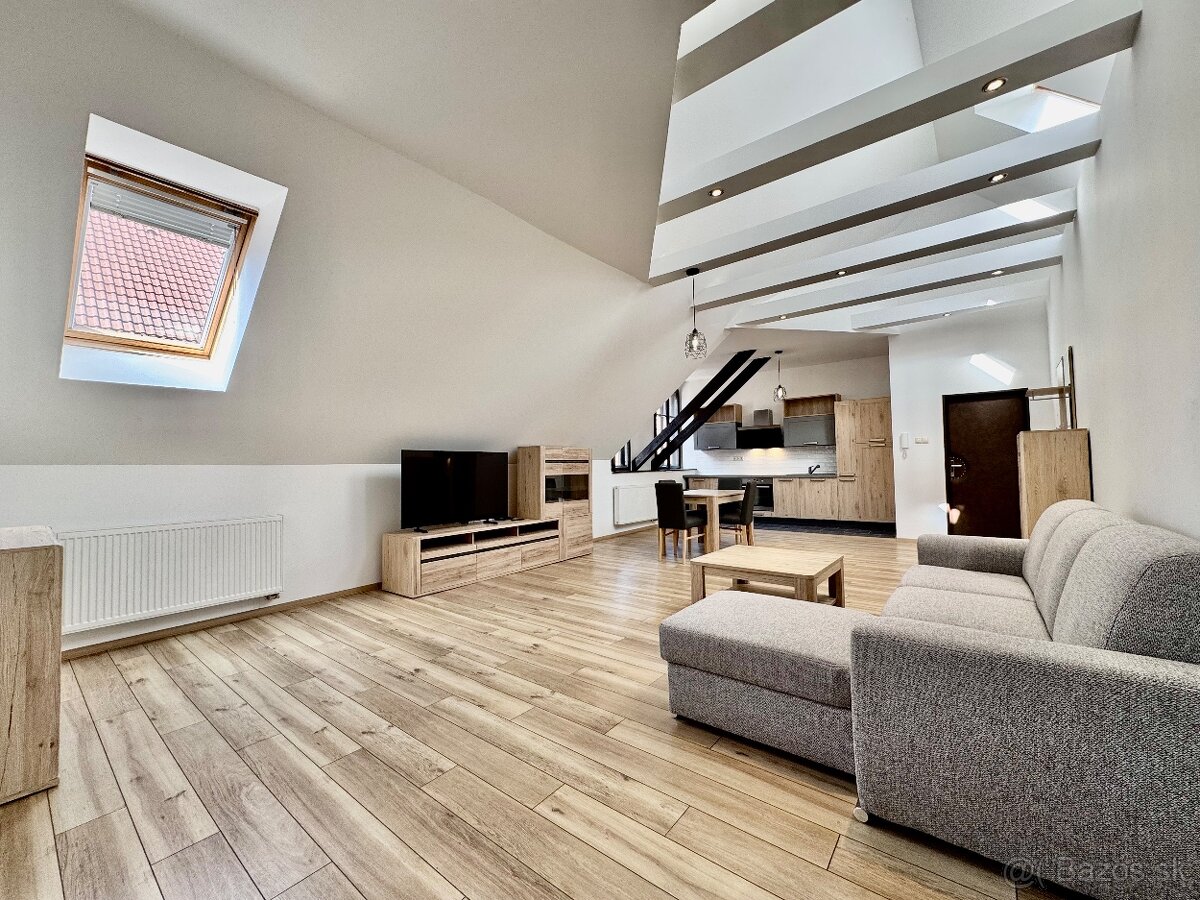 Prenájmeme 3 izbový byt, Žilina - centrum.