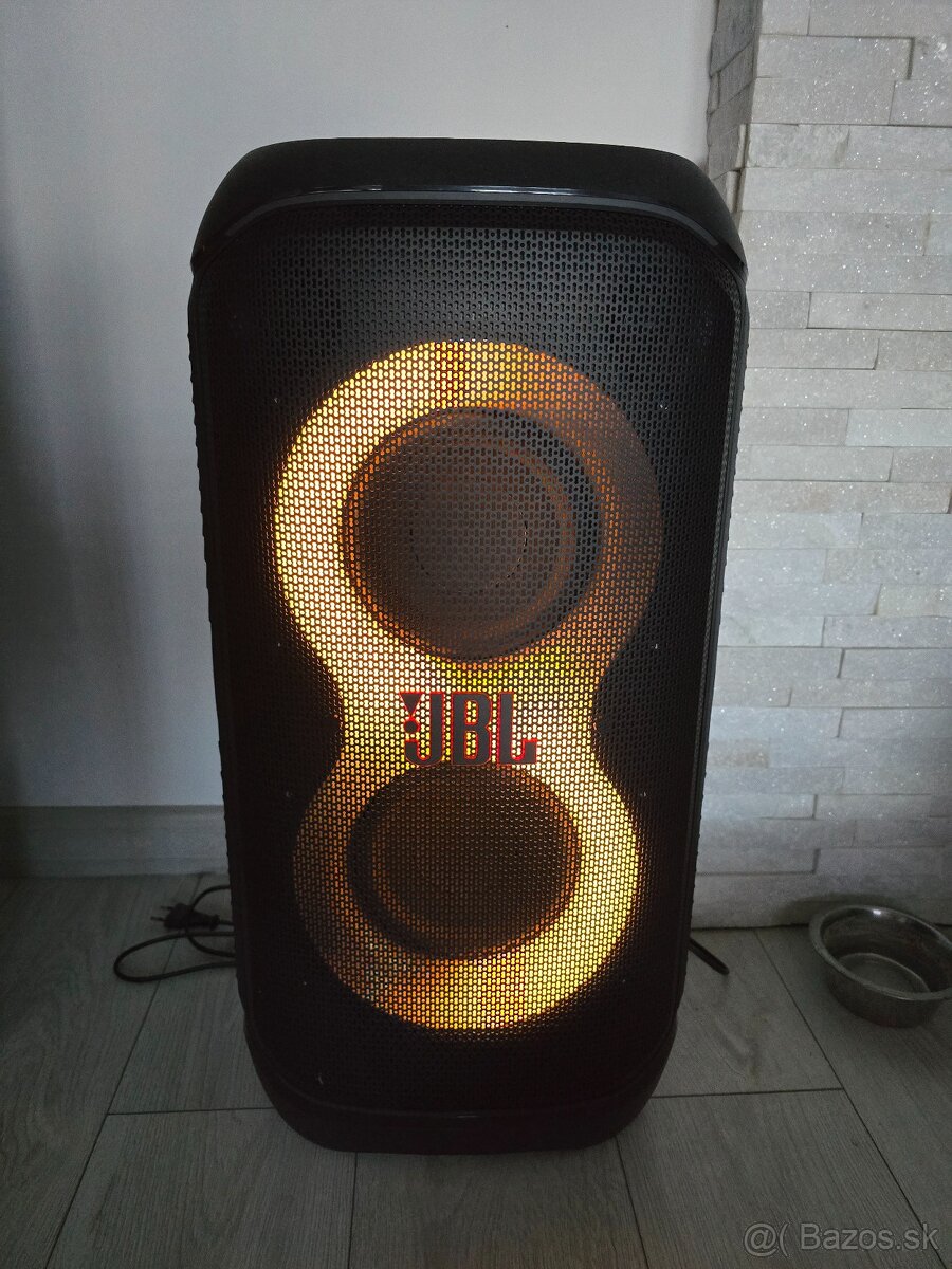 JBL 320 STAGE party box