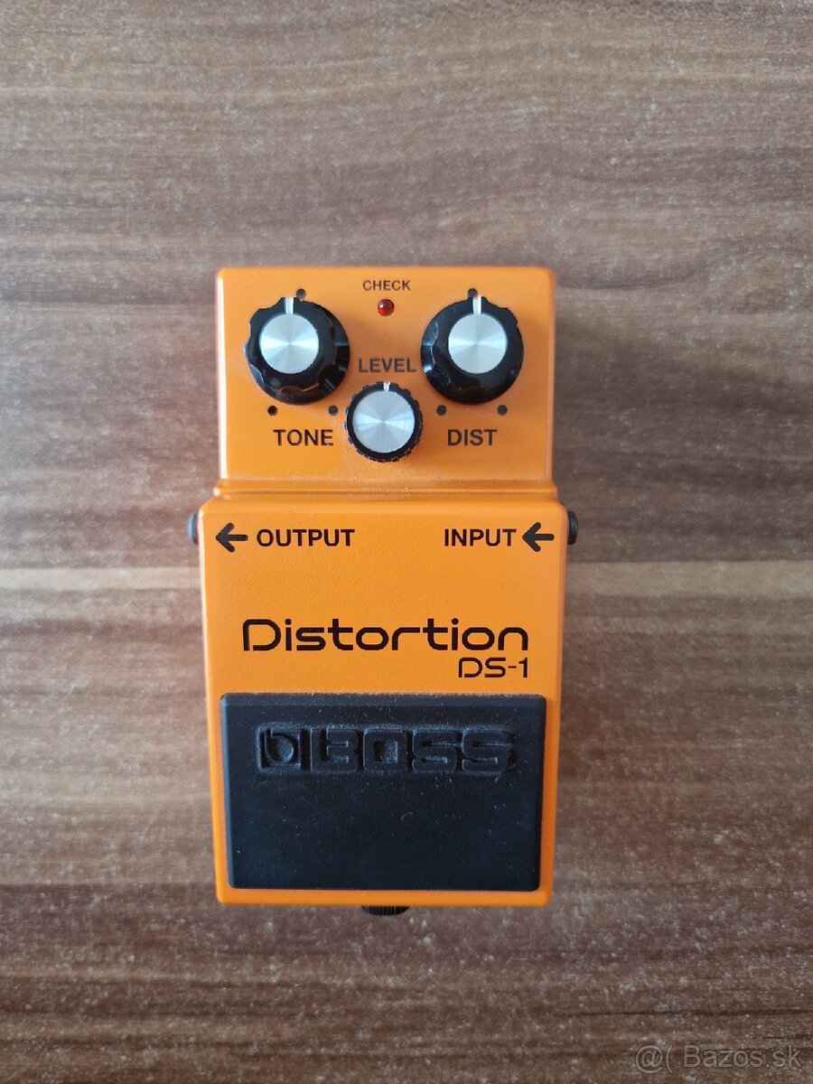 Gitarový efekt Boss DS-1