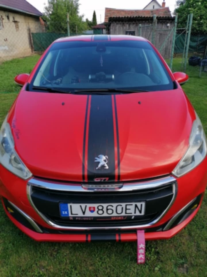 Peugeot 1.2 benzín,manuál