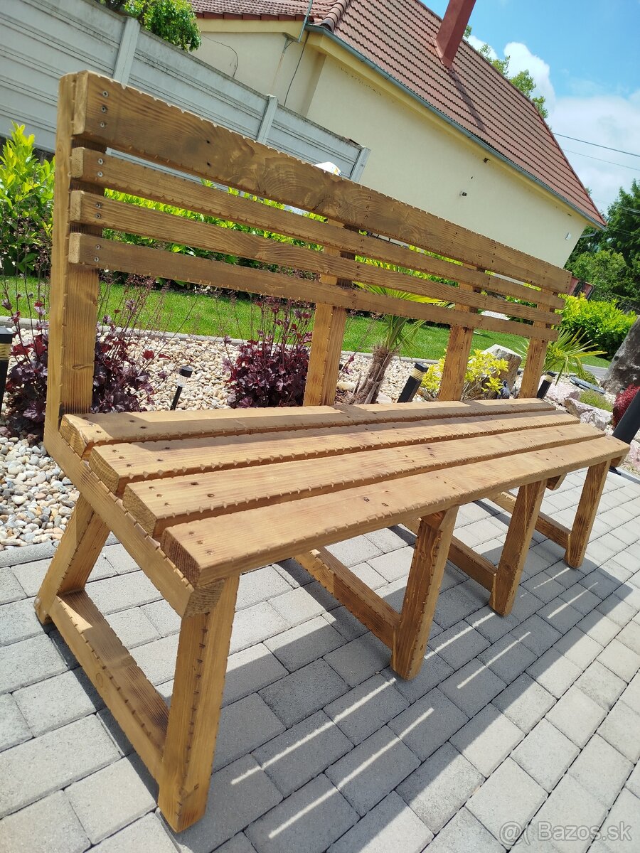Záhradná drevená lavička z masívu