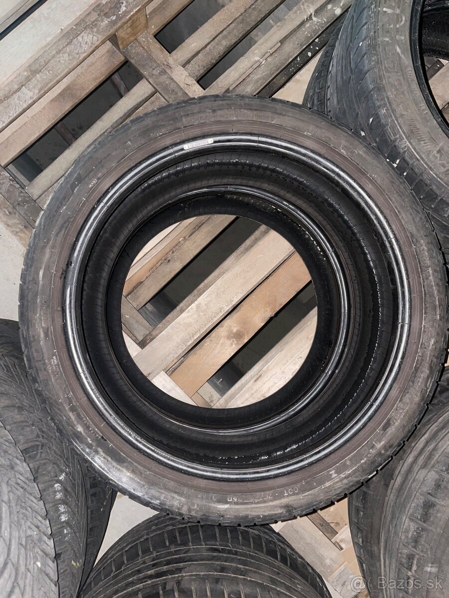 225/40r18