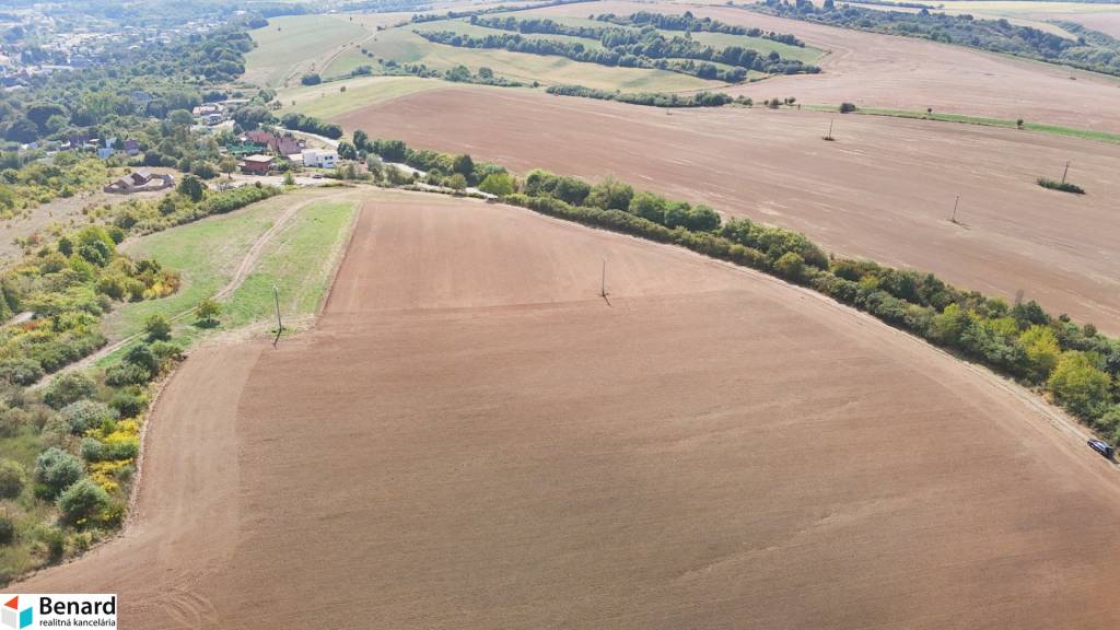 Výnimočný slnečný pozemok s veľkým potenciálom 22 542m2, Veľ