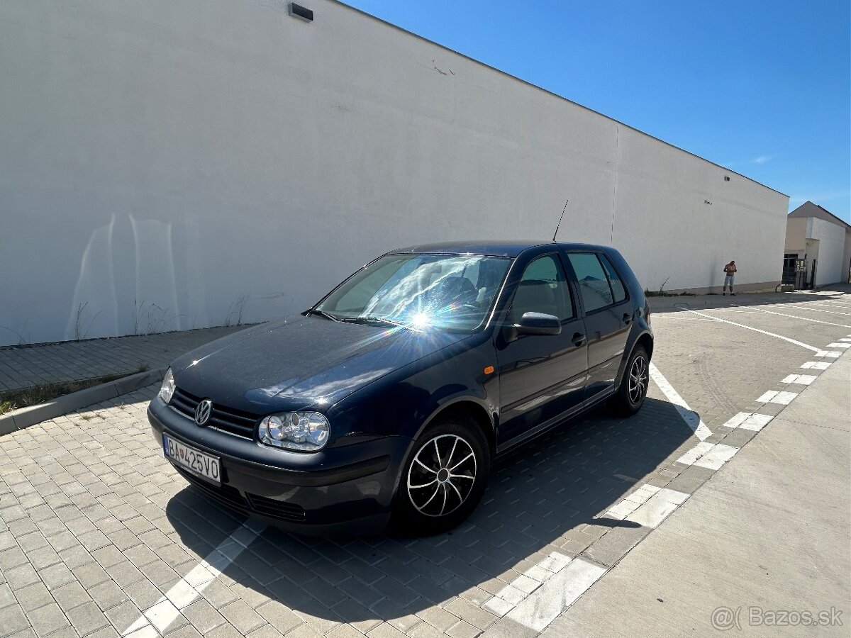 Volkswagen Golf 1.4i 55kw 242 650km