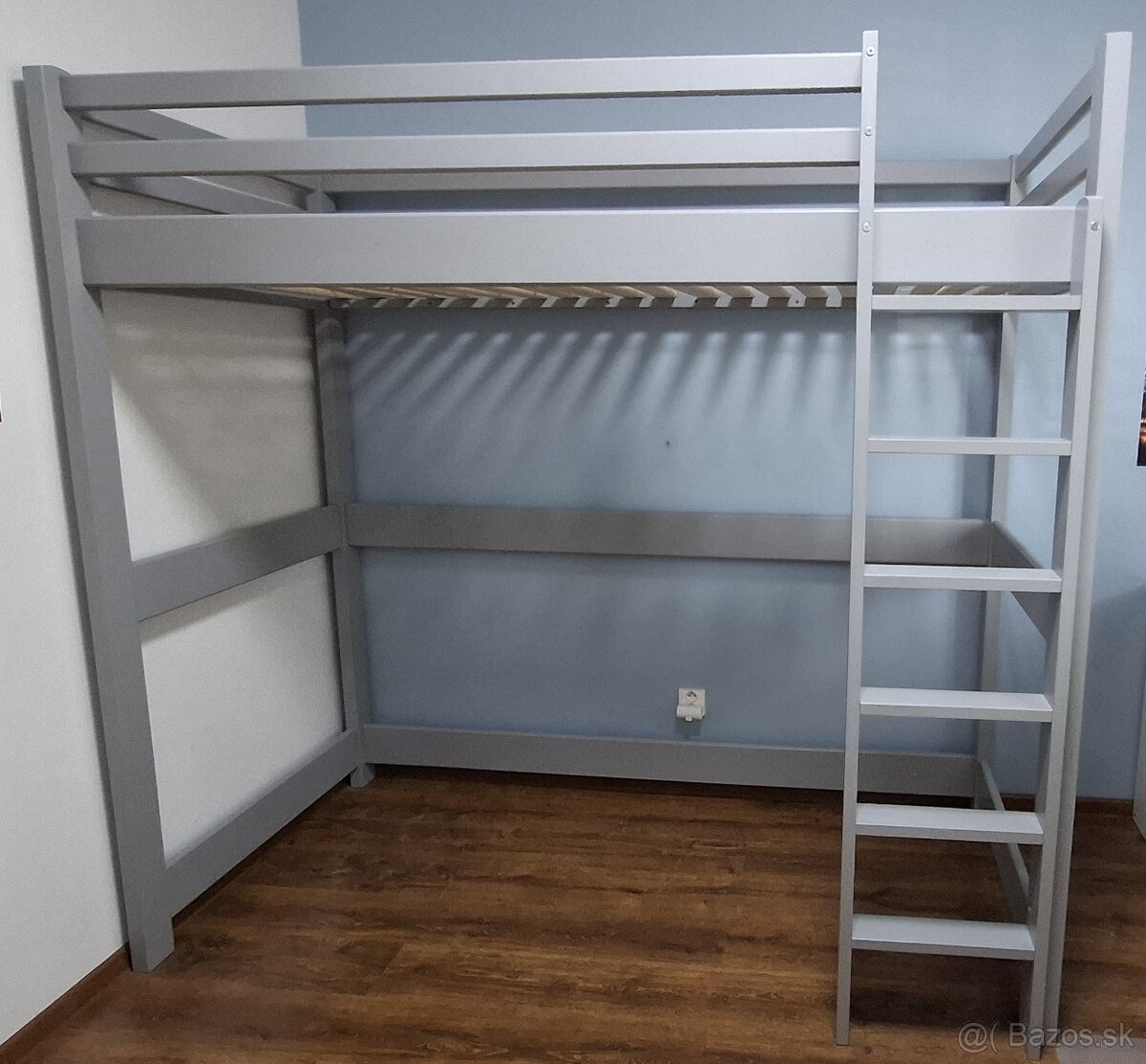 Masívna vyvýšená posteľ 90X200