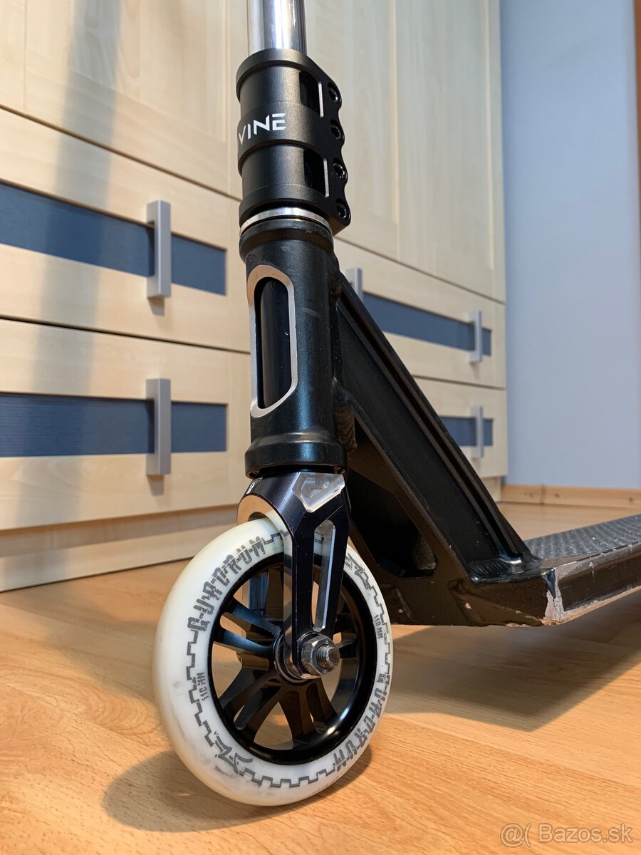Hybrid Custom Freestyle Kolobežka