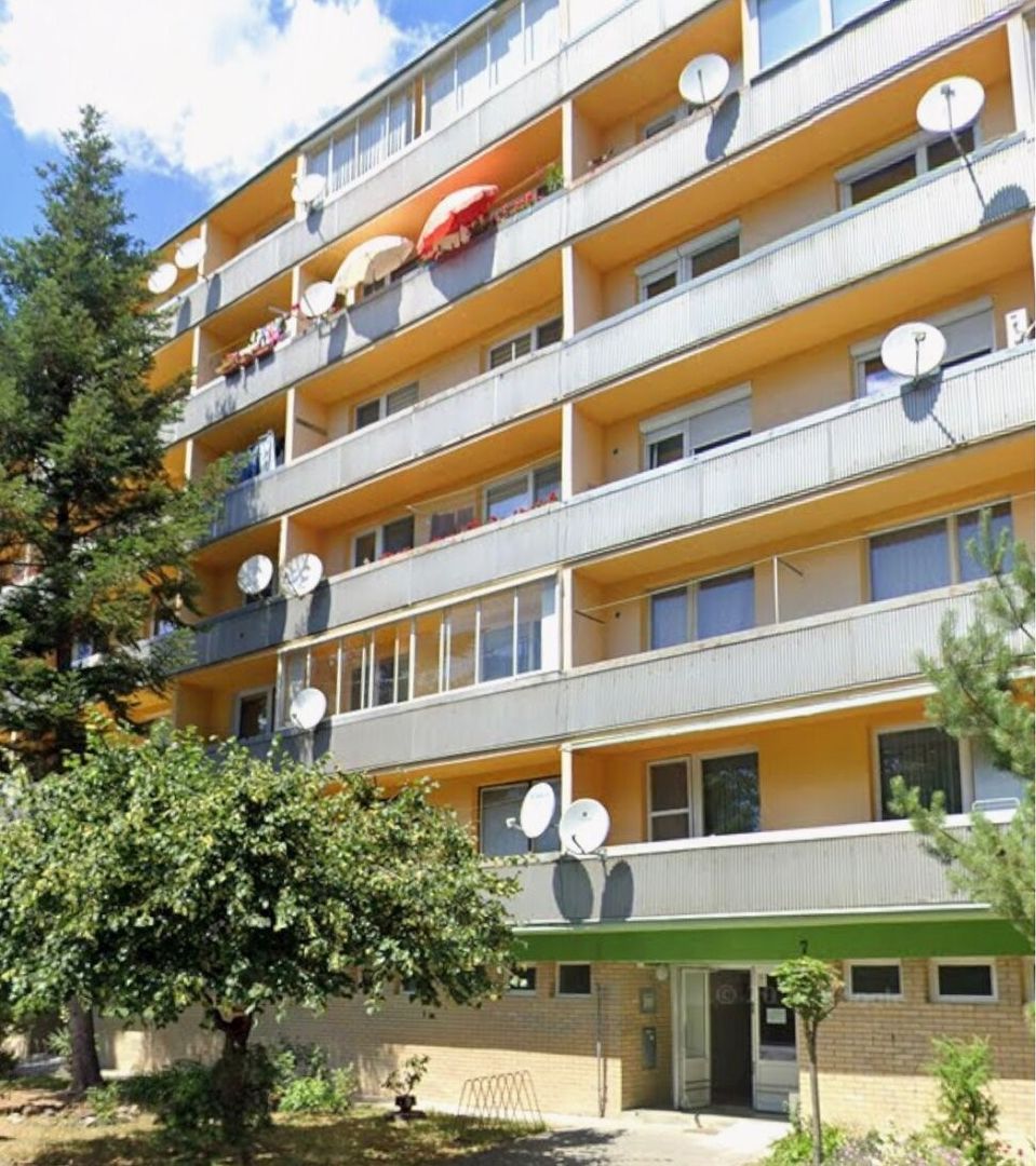 Na prenájom 3 izbový byt s balkónom, ul. Brezová, Piešťany