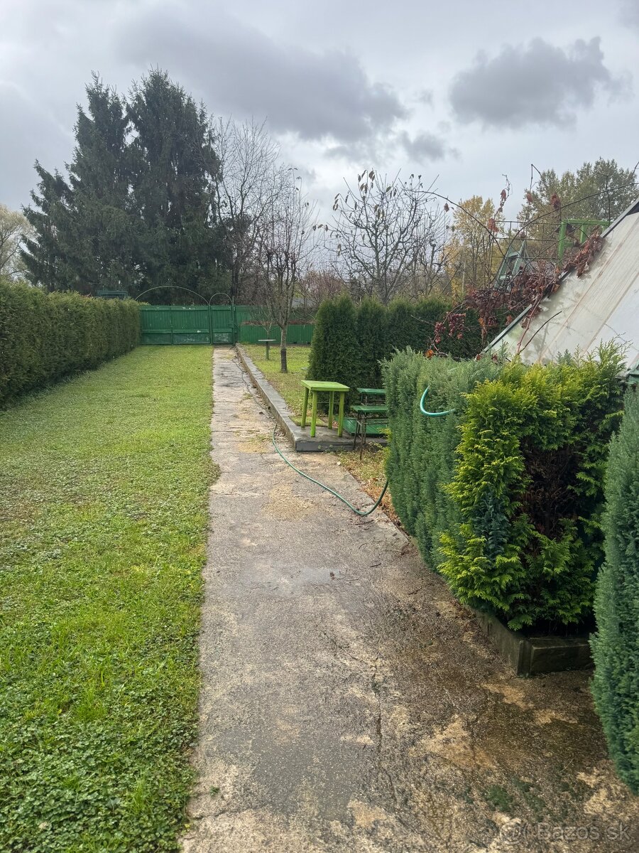 Záhradná chata pri Badínskom rybníku