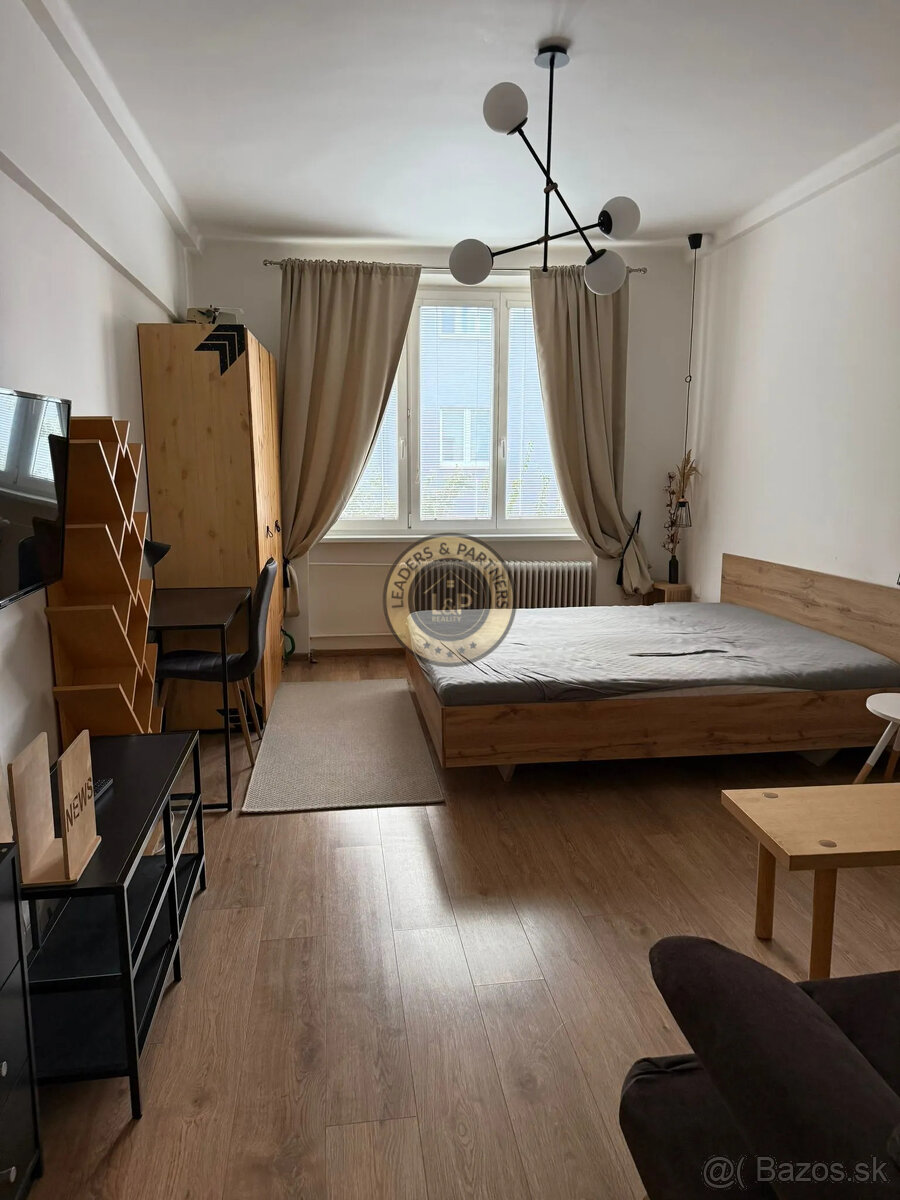 Veľký 2-izb. byt na prenájom | ZVOLENSKÁ, BA II