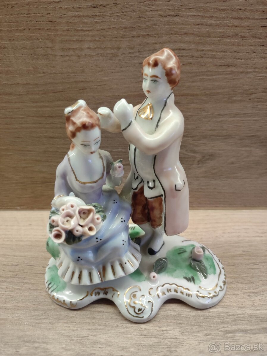 Porcelánová váza, soška