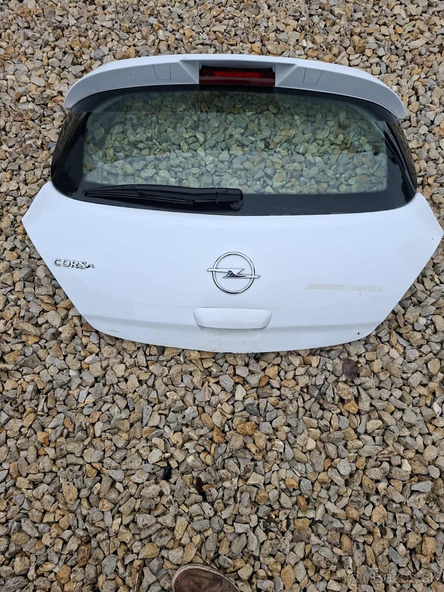 Kufrové dvere Opel Corsa D
