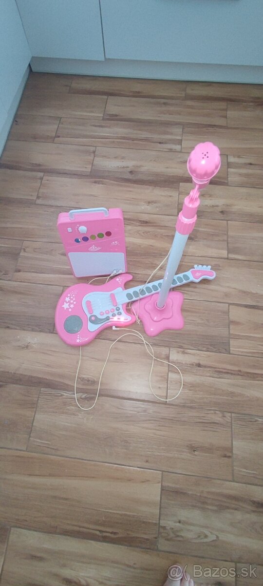 Detska gitara s kombom a mikrofom