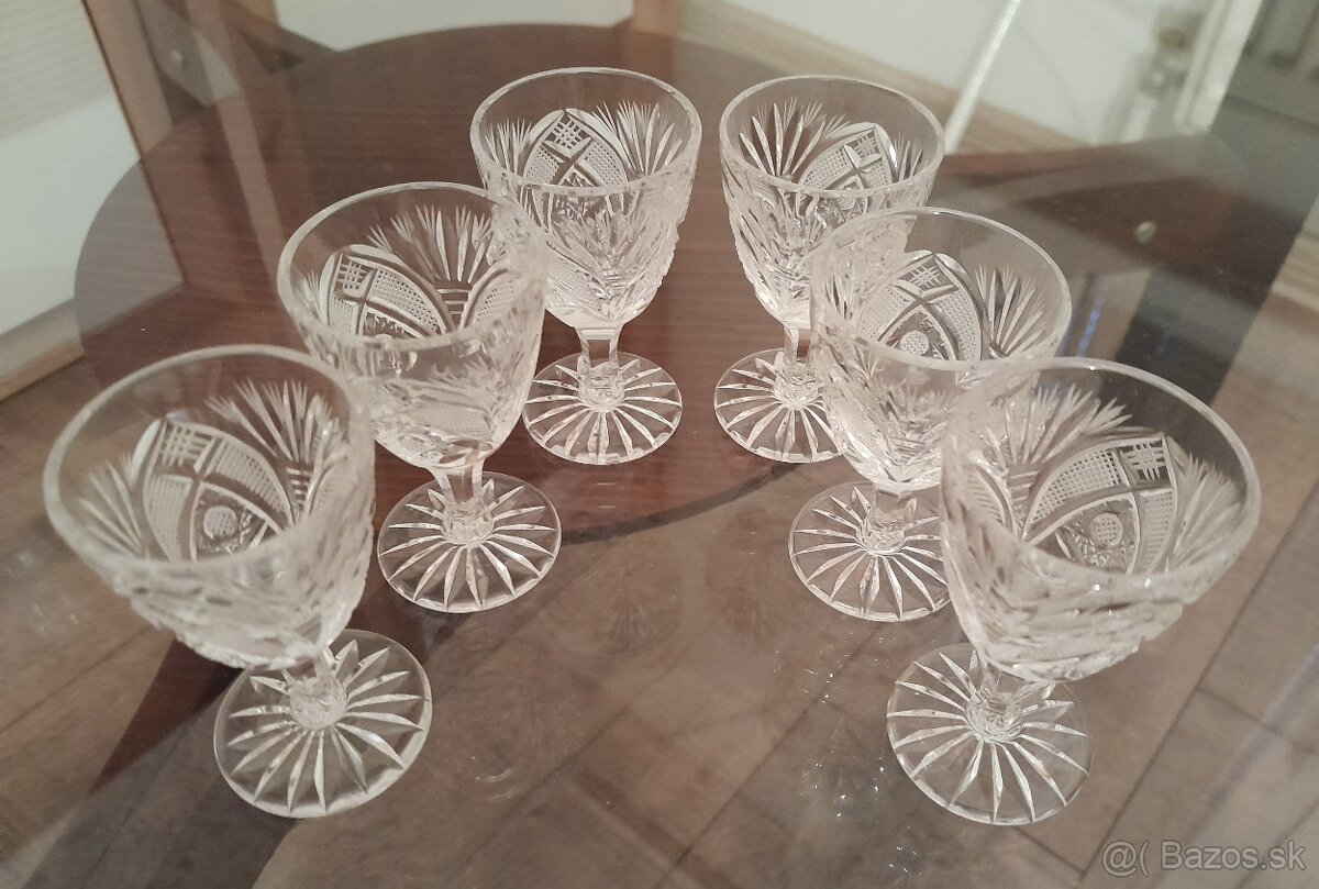 krištáľových štamperlíkov