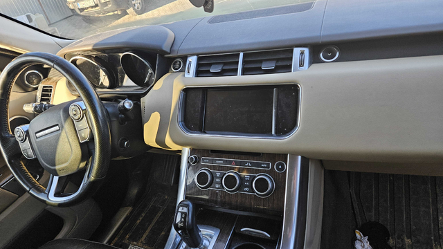 Land Rover (Range Rover Sport)