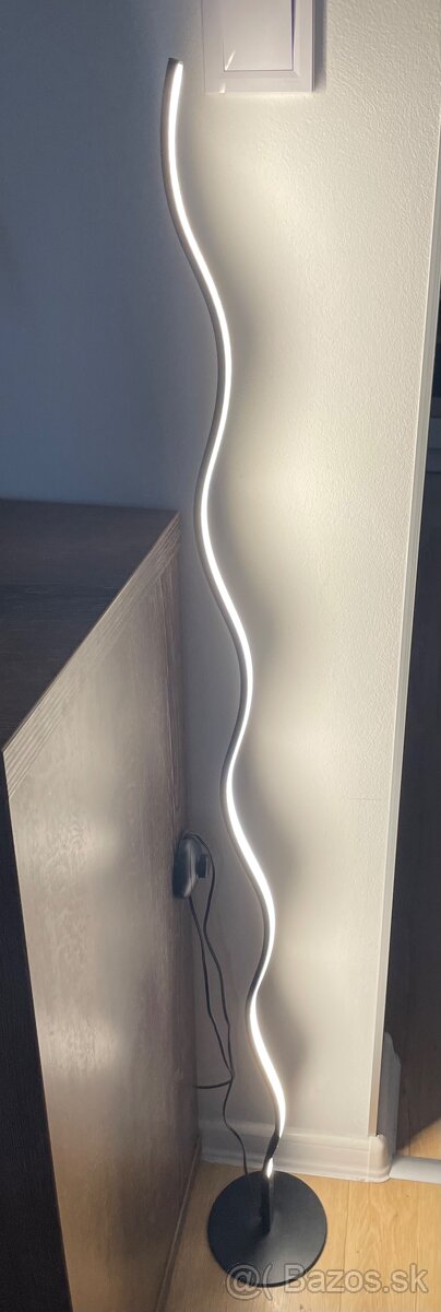 LED stojaca lampa WAWE