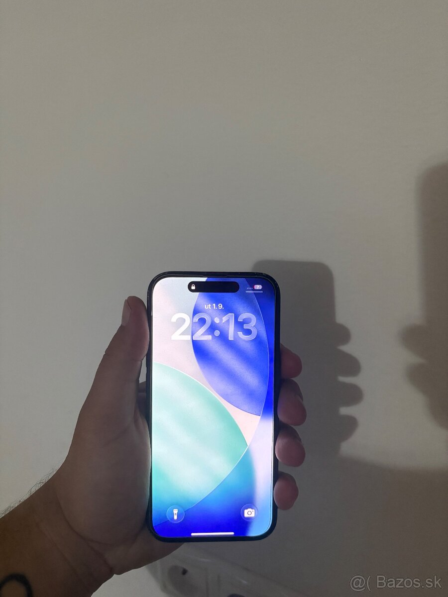Predam iphone 15 cierny