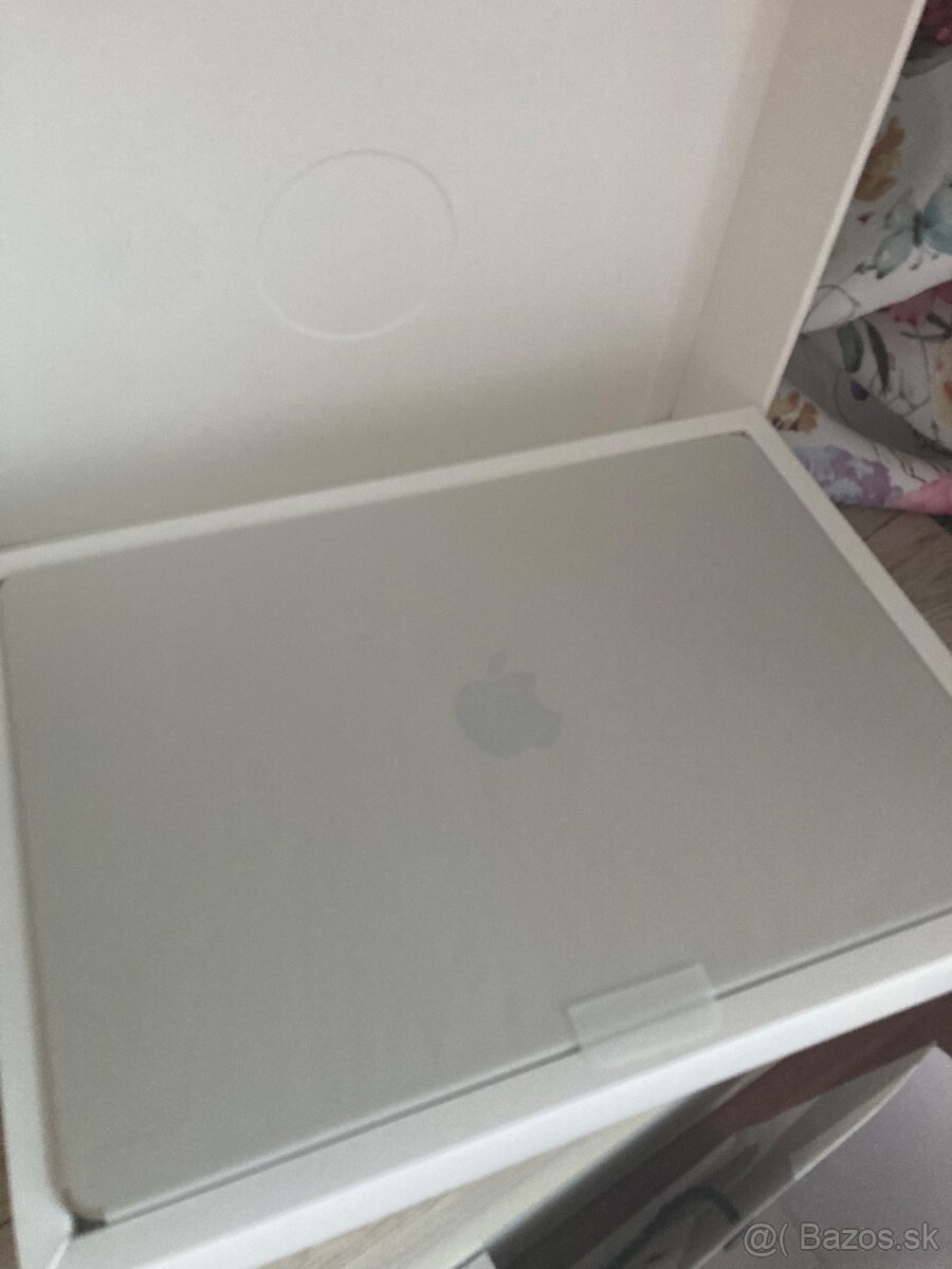 Mac book nový