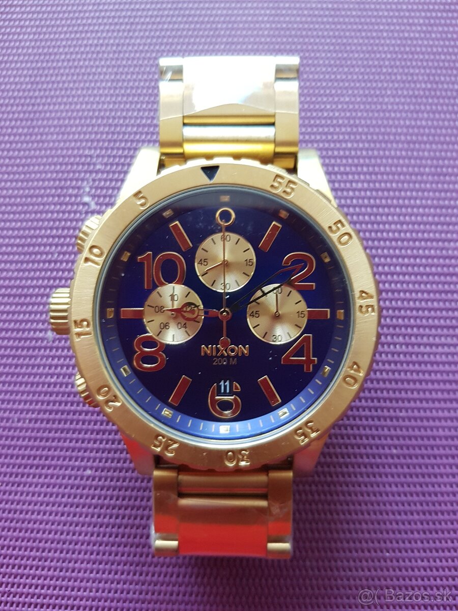 Nixon gold 48-20 chrono
