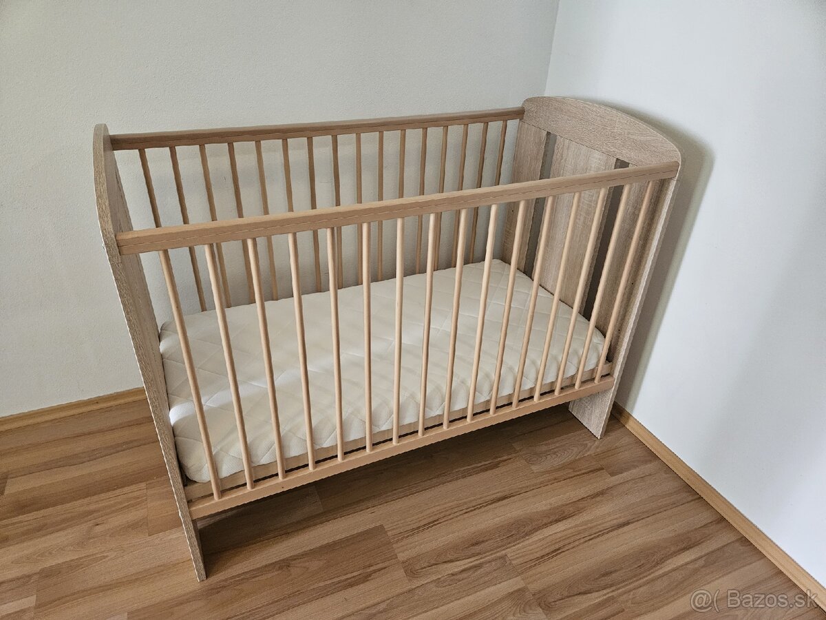 Detská postieľka s matracom
