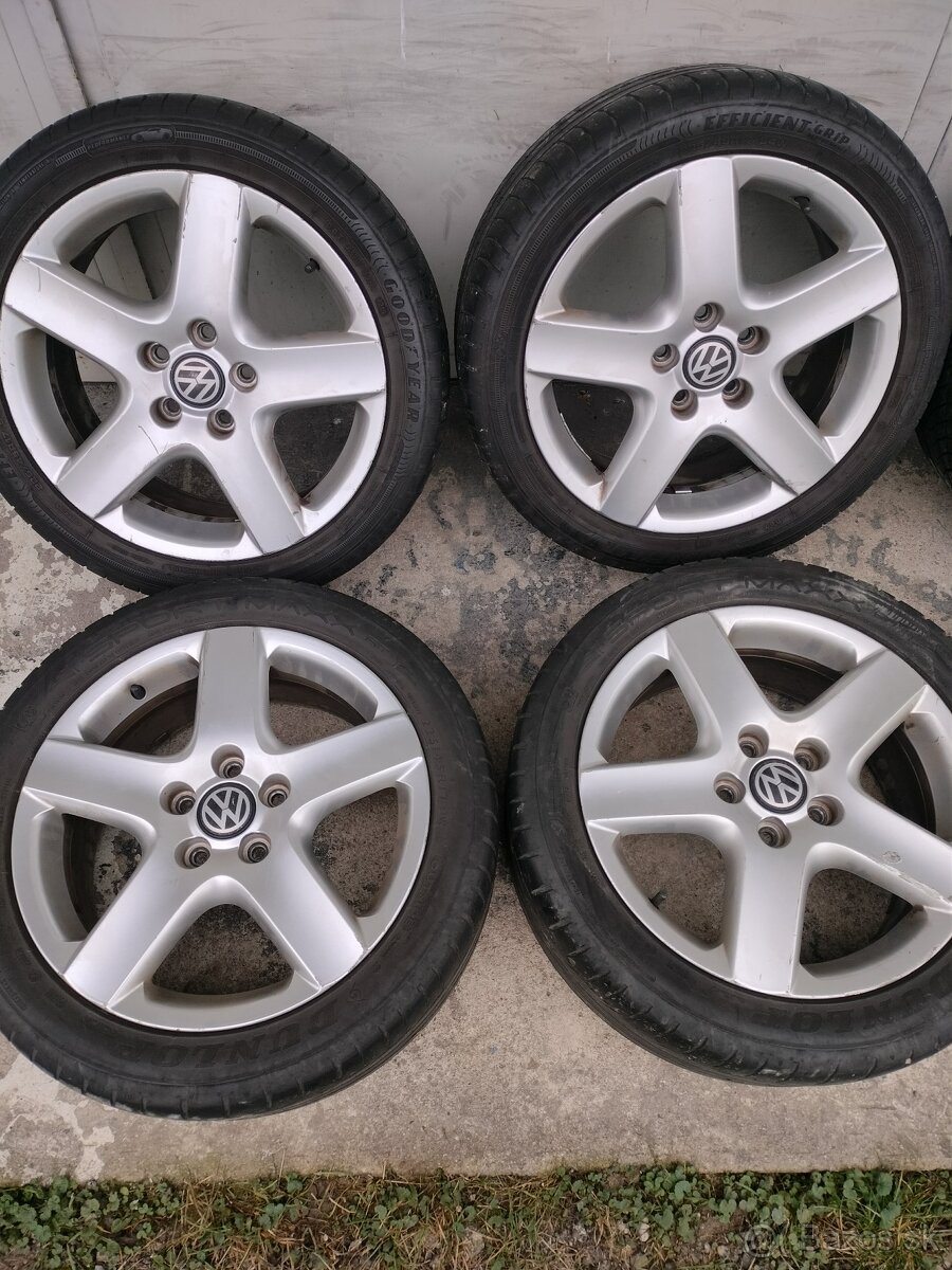 4ks alu disky orig. Vw 5x112 R17 pneu 225/45 R17 4mm