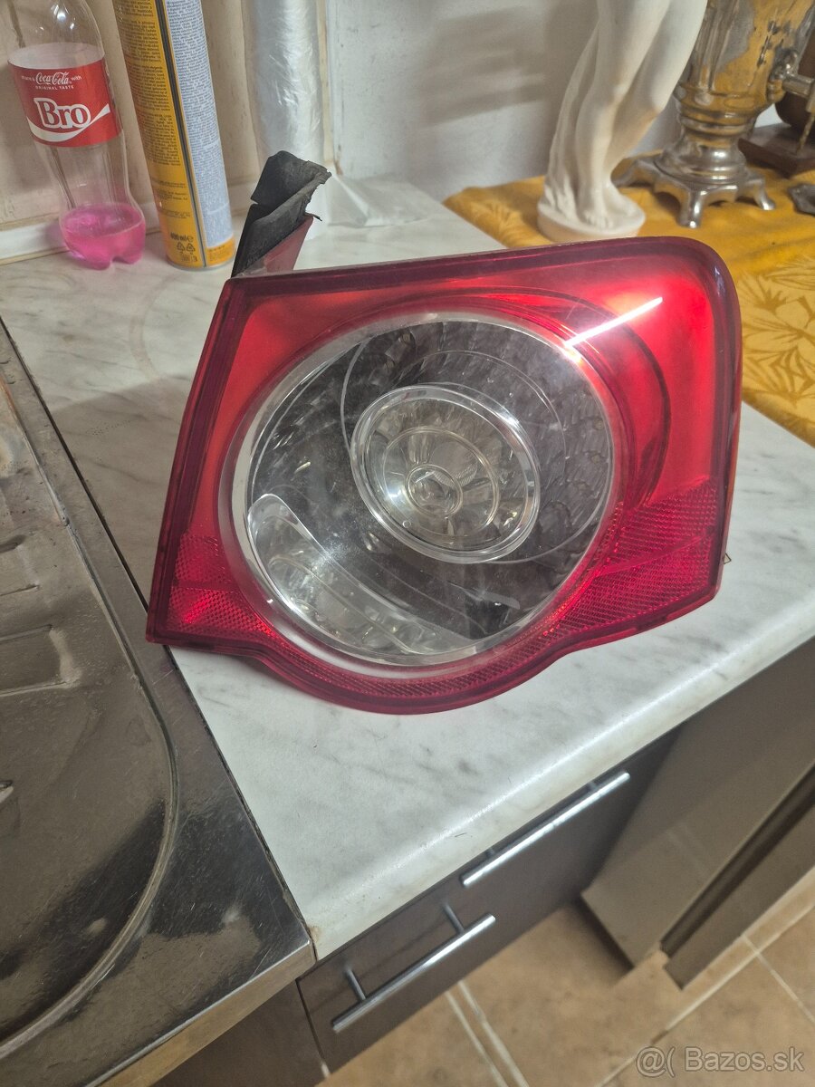 Predam zadne svetlo passat 3c