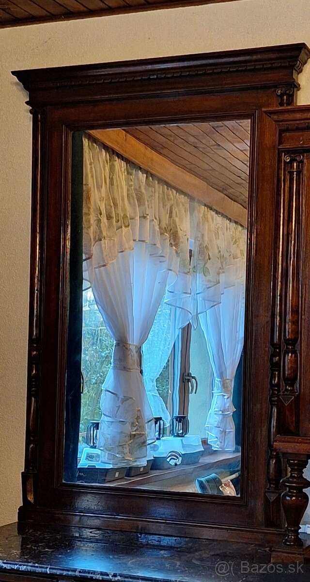 Veľké starožitné nástenné zrkadlo