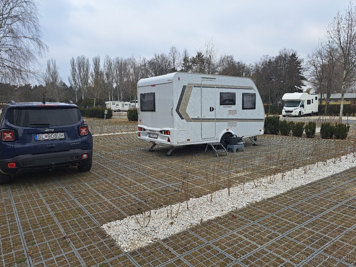 OBYTNÝ PRÍVES WEINSBERG CARAONE 390QD BIELA