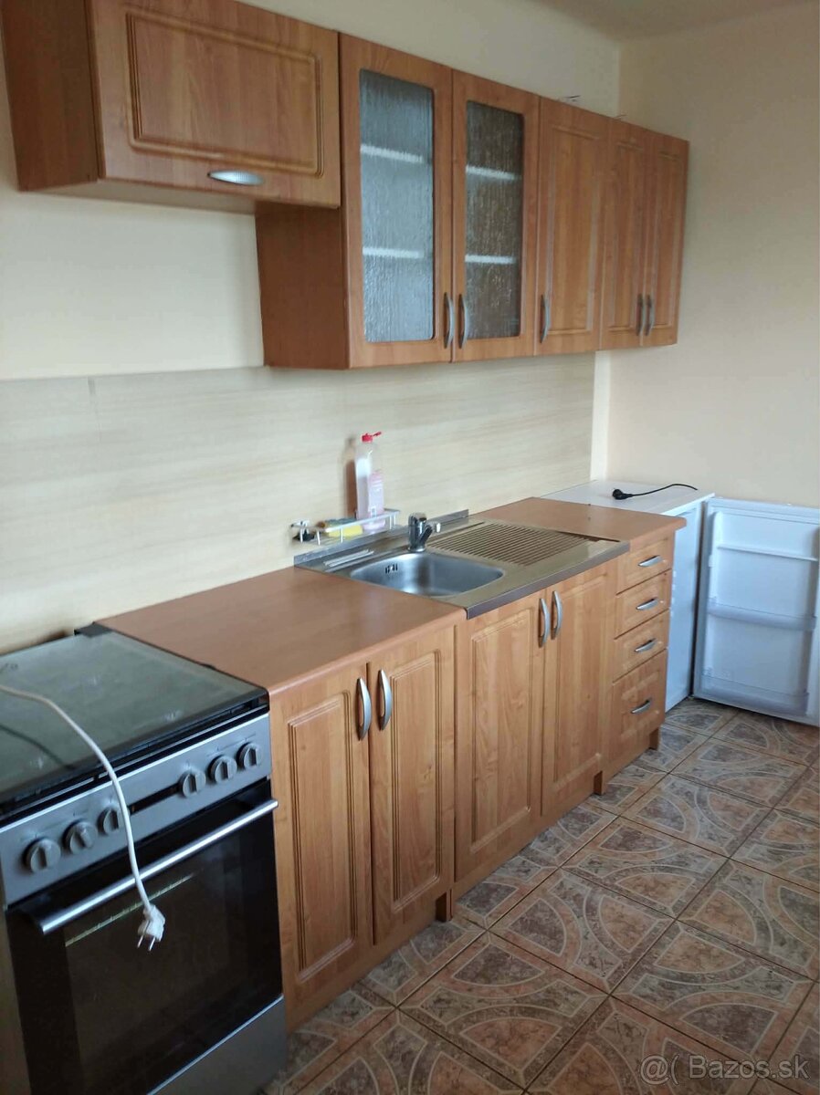 Prenájom 2-izbového bytu v Komárne