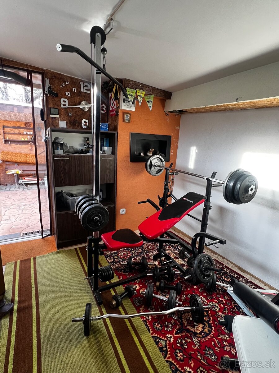 Stroje na cvičenie + činky